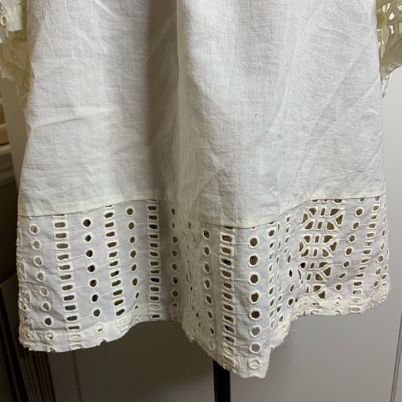 NWOT Vince Camuto Eyelet Cold Shoulder Blouse - Picture 6 of 15